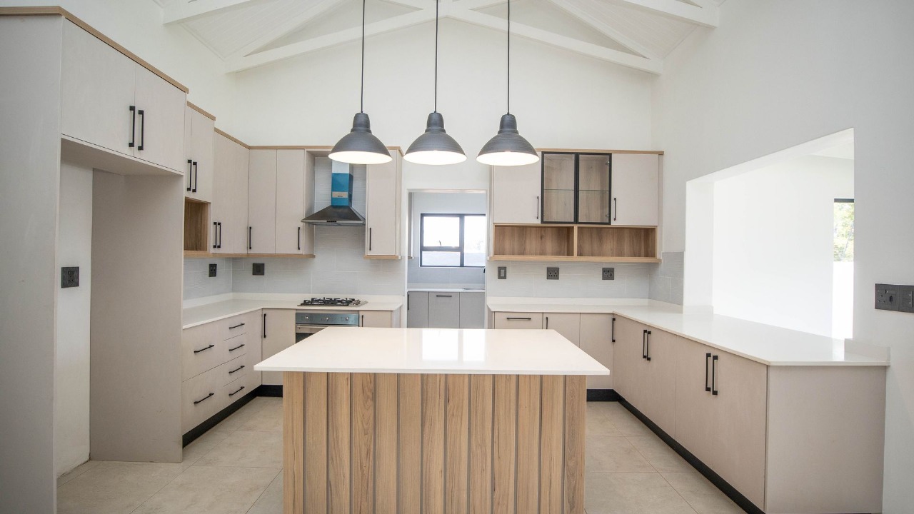 Kitchen and pendant lighting